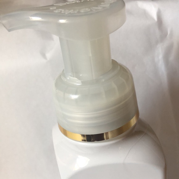 NWT Bath & Body Works Fresh Getaway Gentle Foaming Hand Soap 8.75 fl oz. - Picture 3 of 8